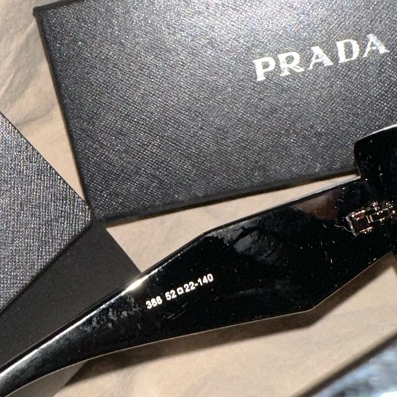 Prada sunglasses 🕶️ - Picture 4 of 10